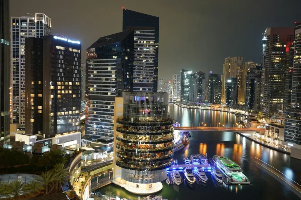 برج‌های تجاری Business Bay دبی در شب